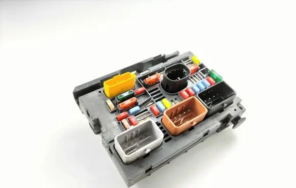 Citroen C4 Grand Picasso Fuse module 9664705980