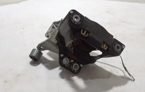 Volvo V60 Engine mount bracket 32411651