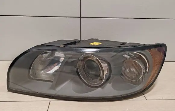 Volvo V50 Headlight/headlamp 30698885