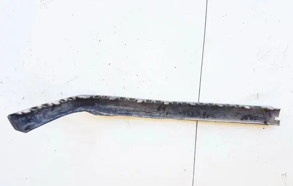 Front bumper lip