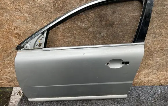 Volvo V70 Front door