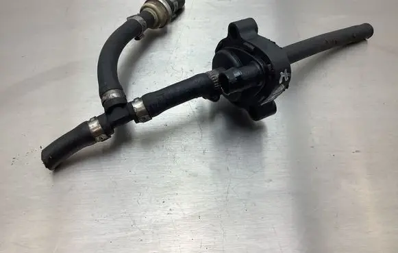 BMW 7 E38 Fuel return line/hose 2354117
