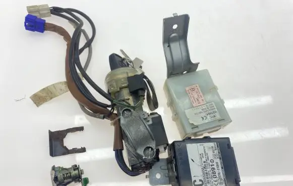 Subaru Forester SG Engine ECU kit and lock set 