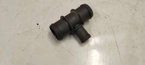 Volkswagen Tiguan Engine coolant pipe/hose 323220