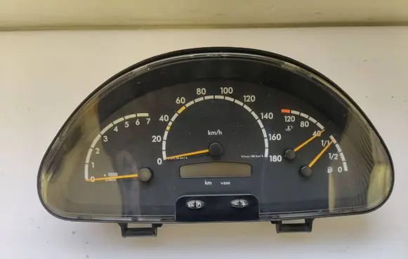 Speedometer (instrument cluster)