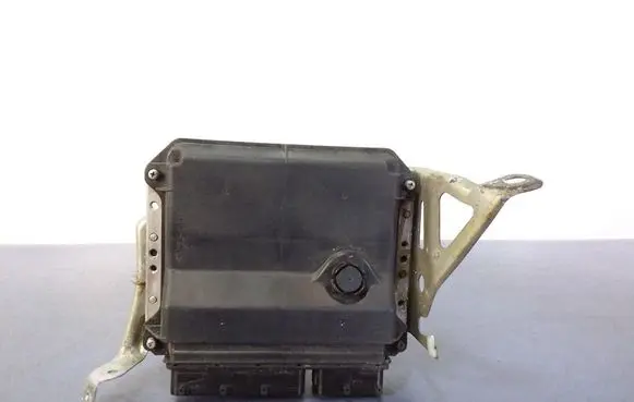 Toyota Avensis T270 Engine control unit/module ECU 89661-05F21
