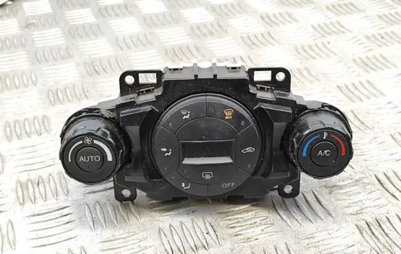 Ford Fiesta Climate control unit 8A6T18C612AE