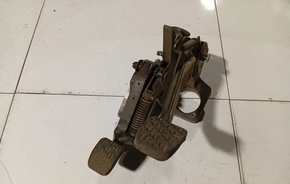 Mercedes-Benz A W169 Brake pedal 