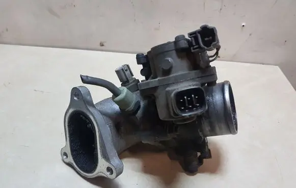Toyota Avensis T220 Throttle valve