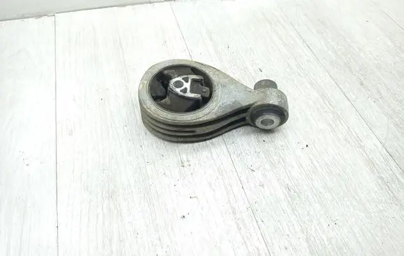 Nissan Qashqai Engine mount bracket
