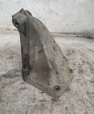 Mercedes-Benz E W211 Engine mounting bracket