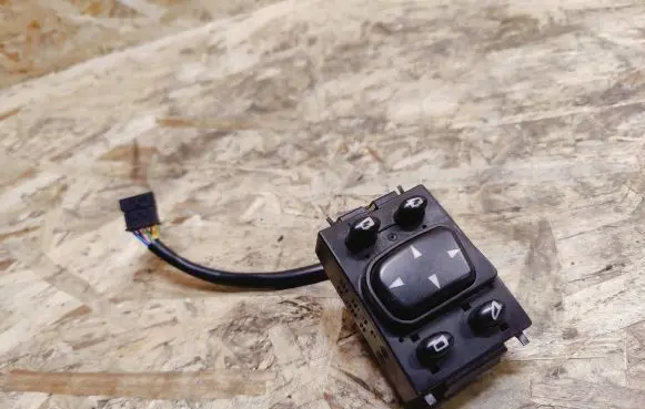 Mercedes-Benz S W220 Wing mirror switch 2208211551