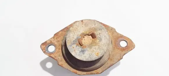Volkswagen Golf III Engine mount bracket