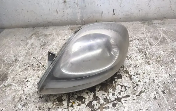 Opel Vivaro Headlight/headlamp 084421133L