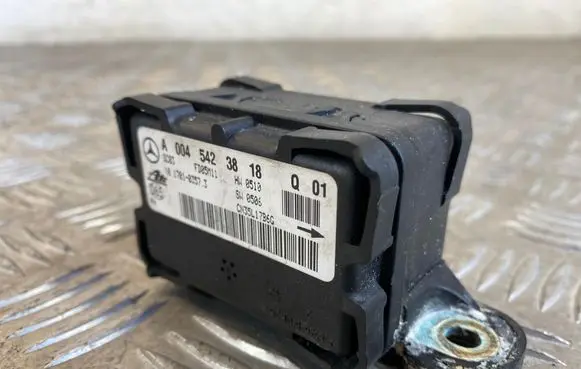 Mercedes-Benz R W251 ESP acceleration yaw rate sensor A0045423818 FD05M11 10170103573