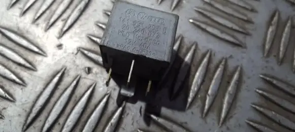 Skoda Fabia Mk1 (6Y) Other relay 141951253b 2024007253