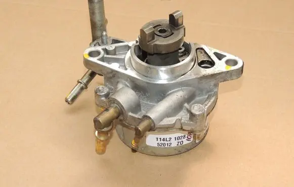Opel Meriva B Vacuum pump 55268636 55221036
