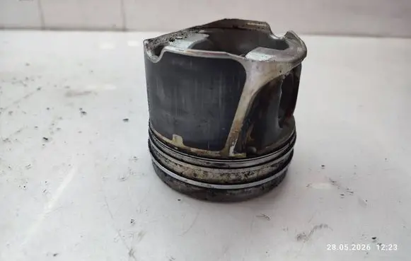 Renault Trafic II (X83) Piston 10587