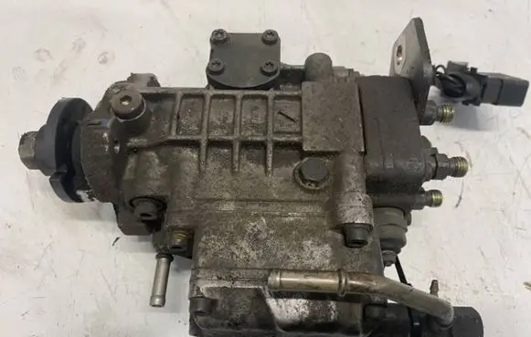 Audi A3 S3 8L Fuel injection high pressure pump 0460404977 BT4017