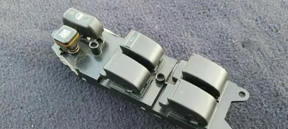 Toyota Avensis T250 Electric window control switch 7427105020