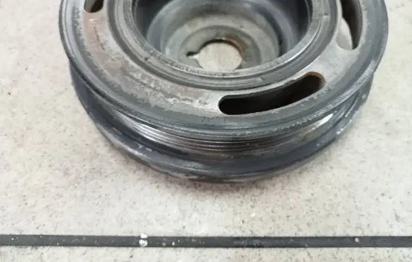 Chevrolet Zafira B Crankshaft pulley 000