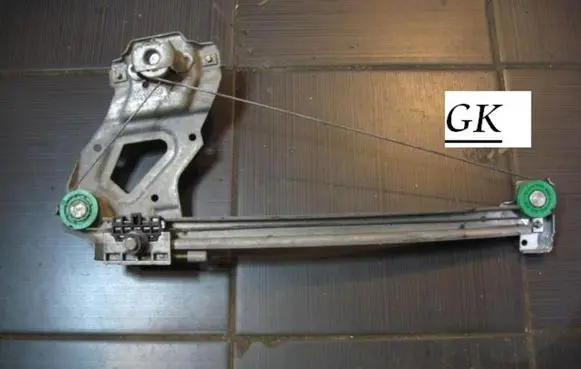 Rear door manual window regulator