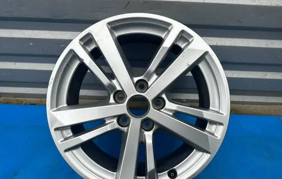 Audi Q3 F3 R17 alloy rim 83A601025F