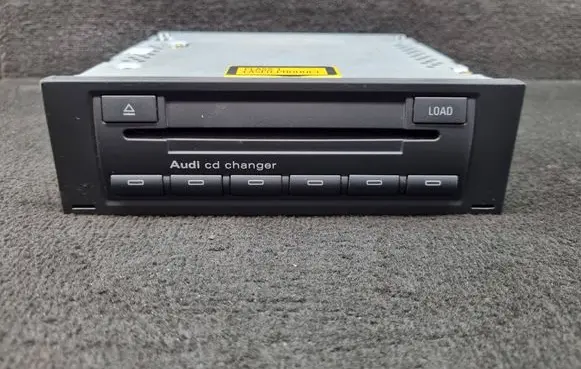 Audi A4 S4 B7 8E 8H CD/DVD changer 8E0035111A