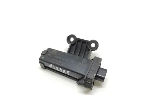 Audi A8 S8 D3 4E Tire pressure sensor 4E0907277 10050855
