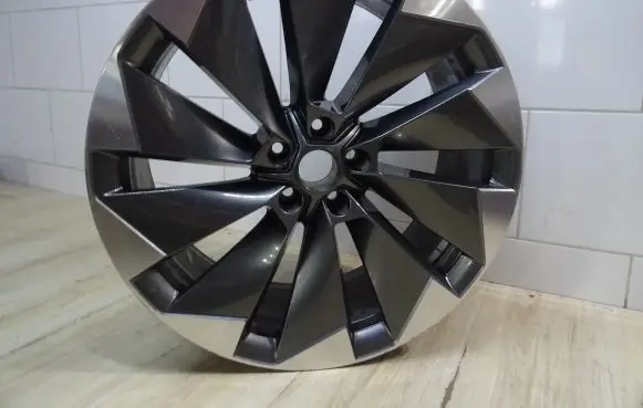 Skoda Karoq R18 alloy rim 5LA601025L