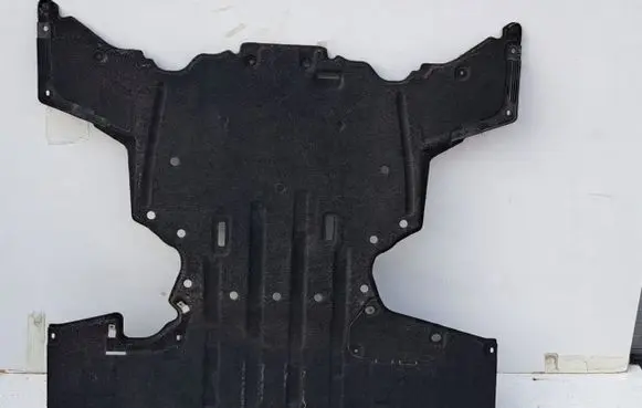 Audi e-tron Engine splash shield/under tray 4KE825207B