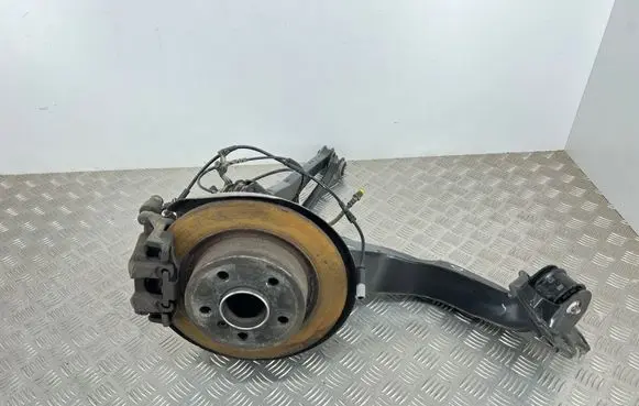 Rear wheel hub spindle/knuckle