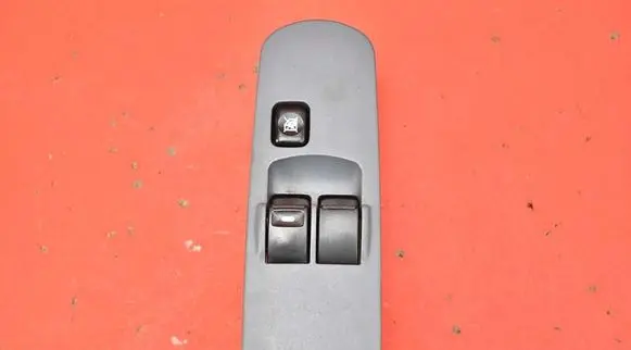 Mitsubishi Colt Electric window control switch MR587477