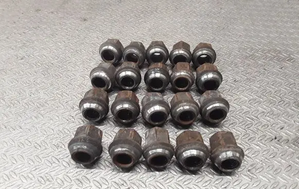 Opel Astra J Nuts/bolts 