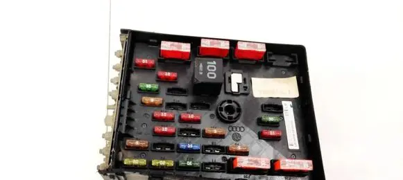 Volkswagen PASSAT B6 Fuse box set 3C0937125 63592777