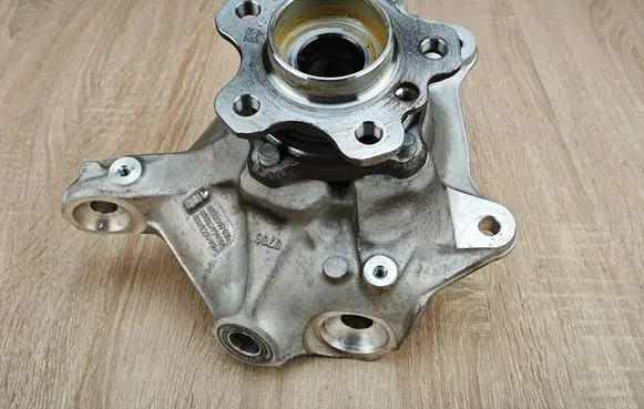 BMW X4 G02 Front wheel hub spindle knuckle 6882597