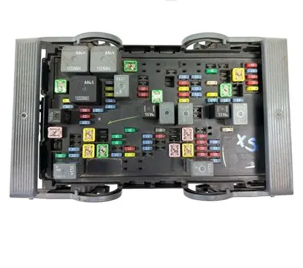 Cadillac Escalade Fuse box set 25815387 15910897 19210438
