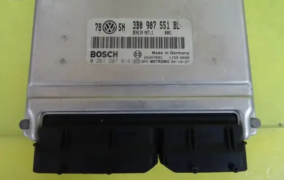 Volkswagen PASSAT B5.5 Engine control unit/module 3B0907551BL