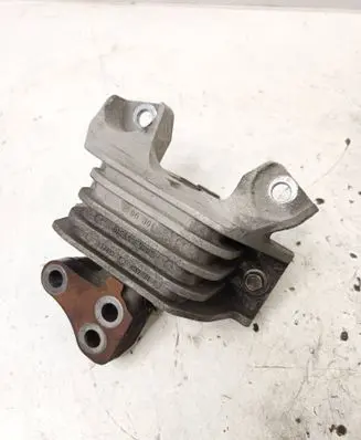 Engine mount bracket