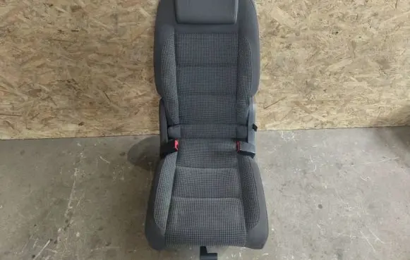 Volkswagen Touran I Second row seats 1T0883064D 821435374