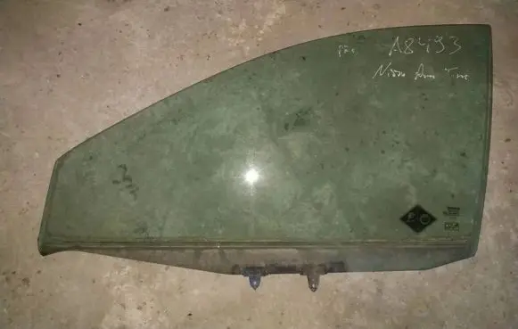 Nissan Almera Tino Front door window glass four-door