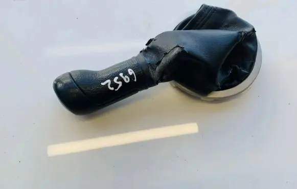 Volkswagen Fox Gear lever shifter trim leather/knob