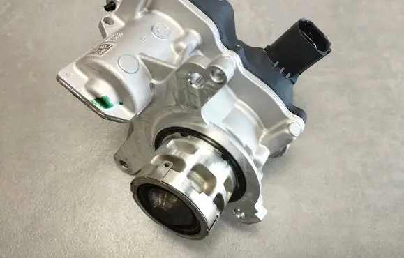 Volkswagen Tiguan EGR valve 05L131501M