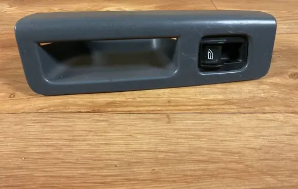 Volvo V50 Electric window control switch 8679478