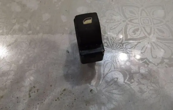 Peugeot 207 Quarter vent window switch 