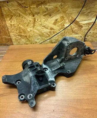 Volkswagen Golf V Generator/alternator bracket 03L903143D