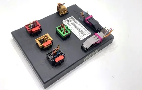 Audi A4 S4 B8 8K Central body control module 8K0907063DH