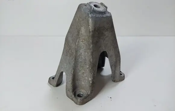 Audi A8 S8 D3 4E Engine mounting bracket 4E0199307BH