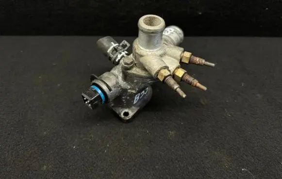 Volkswagen Golf IV Engine coolant pipe/hose 038121133A