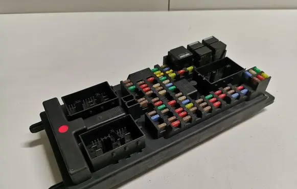 Land Rover Discovery 4 - LR4 Fuse module AH2214F041AF